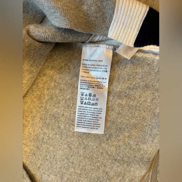 NWT Women’s Tommy Hilfiger Gray Boatneck Long Sleeve Logo Sweater Large - Picture 8 of 14